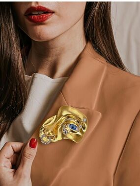Surreal Eye Face Brooch Pin | Avant Garde Gold Statement Brooch | Artistic Fashi